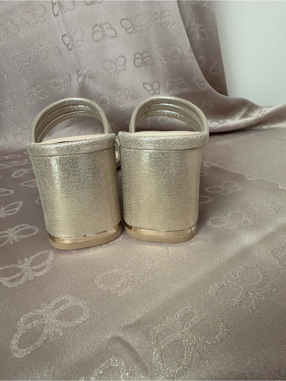 Reaction Kenneth Cole Metallic Gold Strappy Low Heel Mules - Picture 3 of 6